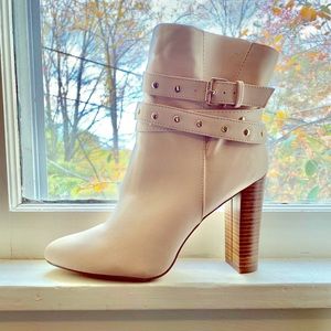Heeled boots